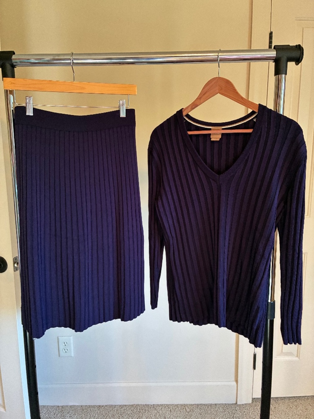 Boss Fenovas Deep Purple Ribbed Pencil Skirt and V-Neck Top Combo